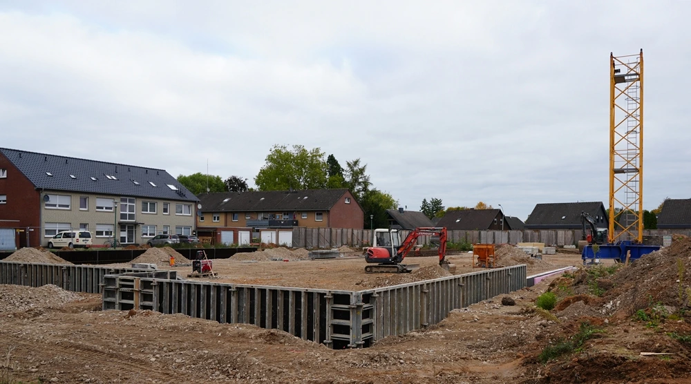 Die ersten Fundamente und Bauarbeiten für die neue Petrus-Canisius-Grundschule in Weeze nehmen langsam Form an.